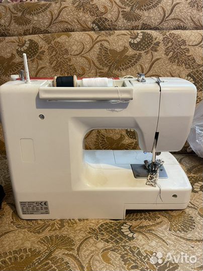 Швейная машина Астра lux