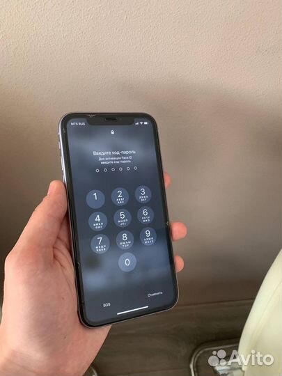 Телефон iPhone 11