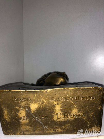 Бюст Есенин
