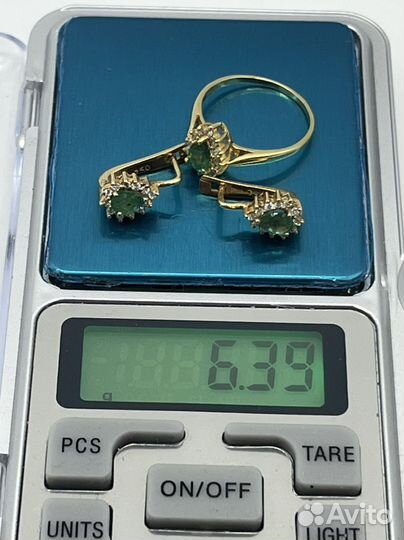 Золотой комплект с бриллиантами и изумрудом