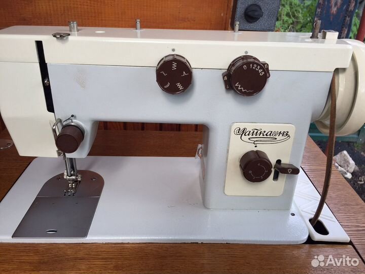 Швейная машина Чайка 143