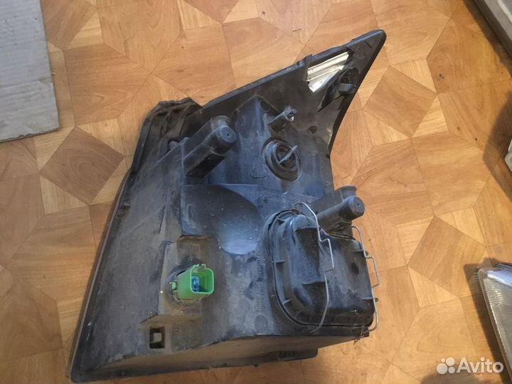 Форд транзит 2007г.в фара правая