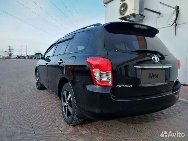 Toyota Corolla Fielder, 2011