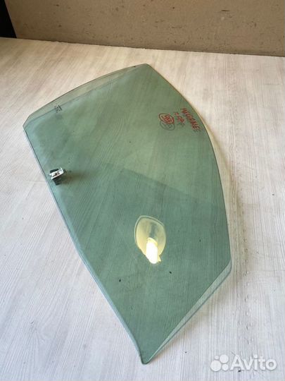 Стекло переднее правое Renault Megane 1 K4MA700