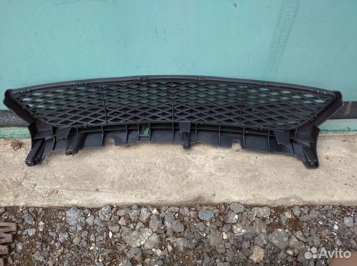 Решетка в бампер центральная Mazda3 BK 2002-2009