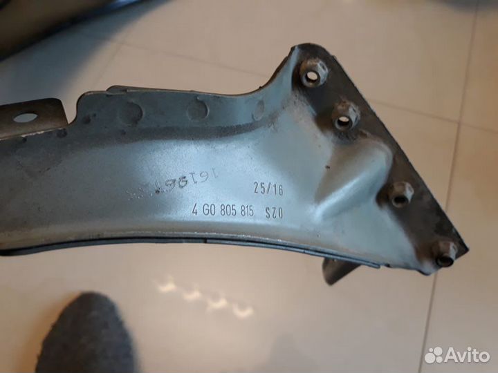 Кронштейн (крепление) крыла Audi A6