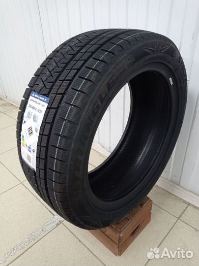 Triangle Snowlink TWT02 255/45 R18