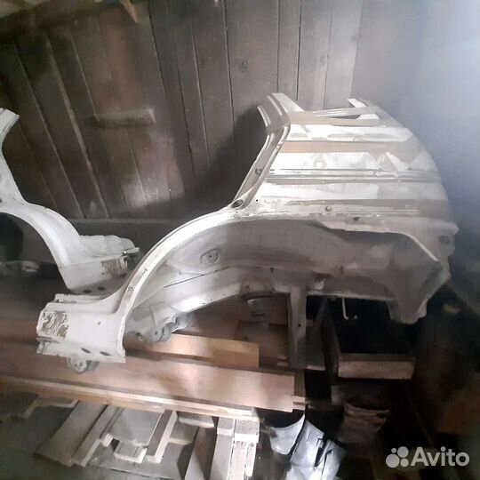 Левое и правое крыло на машину Daihatsu Terios