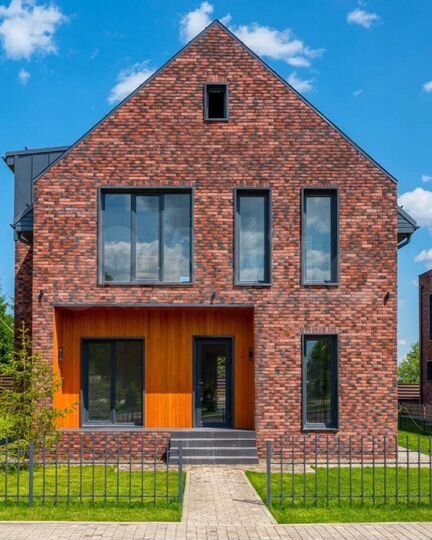 Коттедж 175 м² на участке 6 сот.