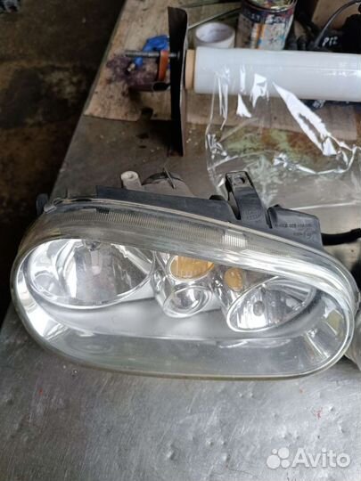 Фара Фольксваген Гольф 4