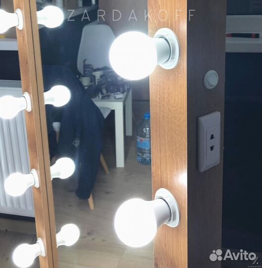 Гримерное зеркало с подсветкой