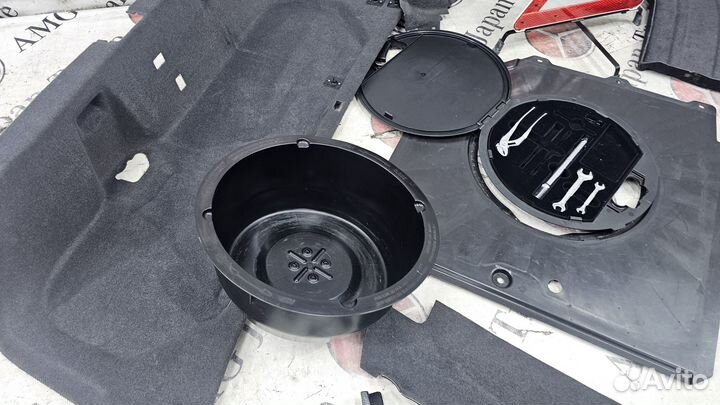 Комплект обшивки багажника на Mercedes-Benz W140 S