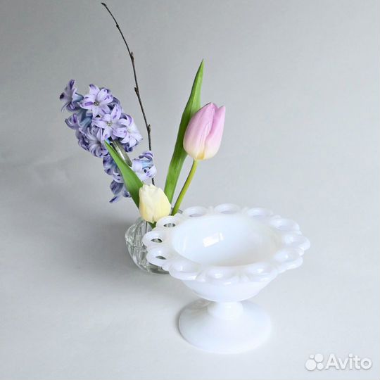 Винтажный миниатюрный роузбол из молочного стекла