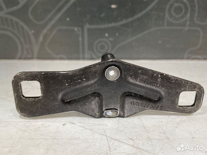 Петля багажника Audi A6 C6 BDW 2005