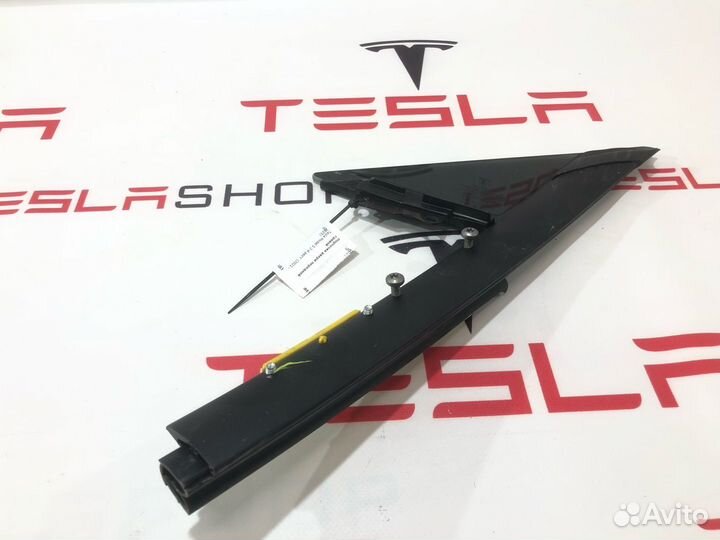Форточка двери передней правой Tesla Model S
