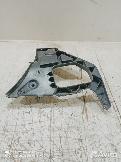 Кронштейн заднего бампера правый Ford Focus 1