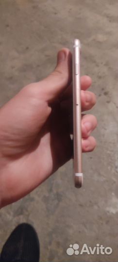 Телефон iPhone 7