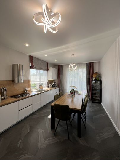 Дом 240 м² на участке 6 сот.