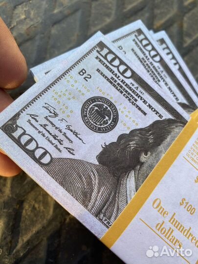 50 тыс бутафорских долларов (5 пачек 100 дол)