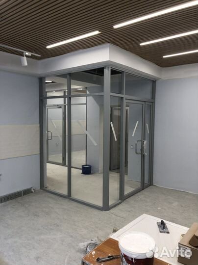 Установка стеклянных офисных перегородок