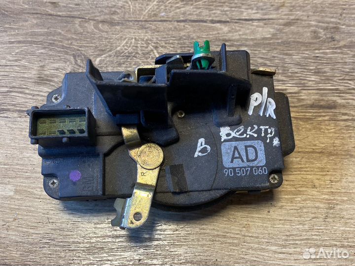 Opel vectra б передний правый замок двери