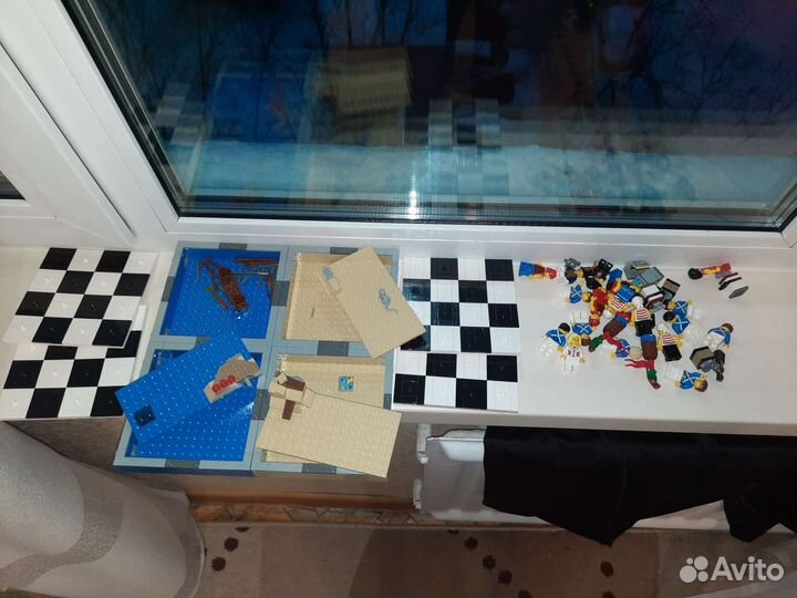 Большая коробка деталей лего россыпью, и собраными