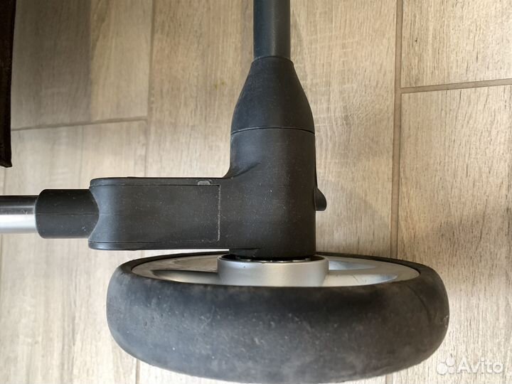 Коляска gugas