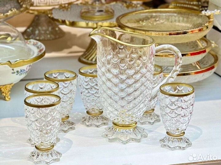 Кувшин со стаканами