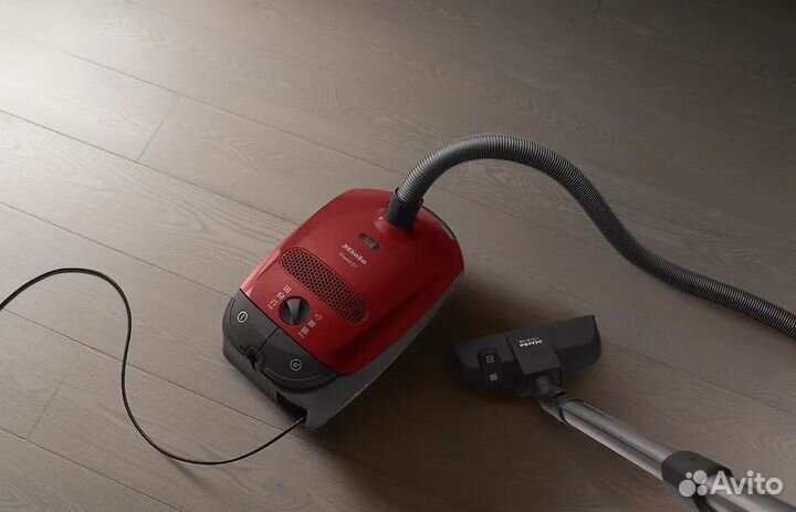 Пылесос Miele Classic C1, цвет MangoRed