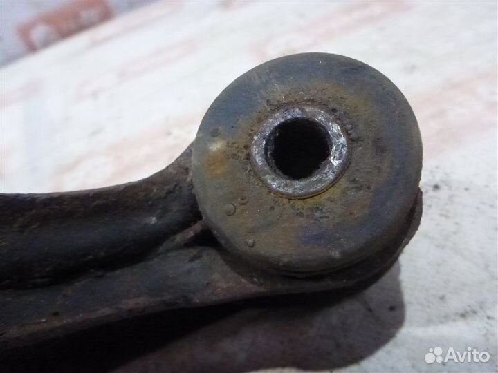 Рычаг подвески передний правый Opel Vectra 86