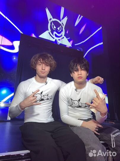 Лонгслив мерч асфальт