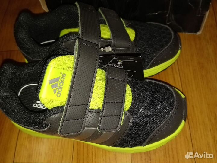 Кроссовки Adidas новые 28