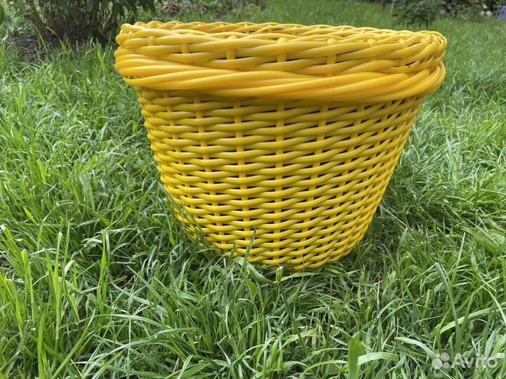 Кашпо из искусственного ротанга