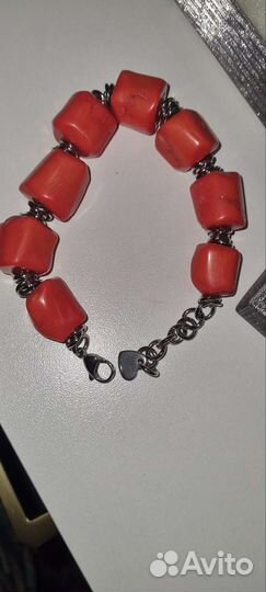 Браслет из коралла