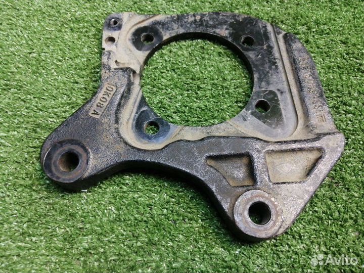 Скоба тормозного суппорта задняя левая Opel Astra