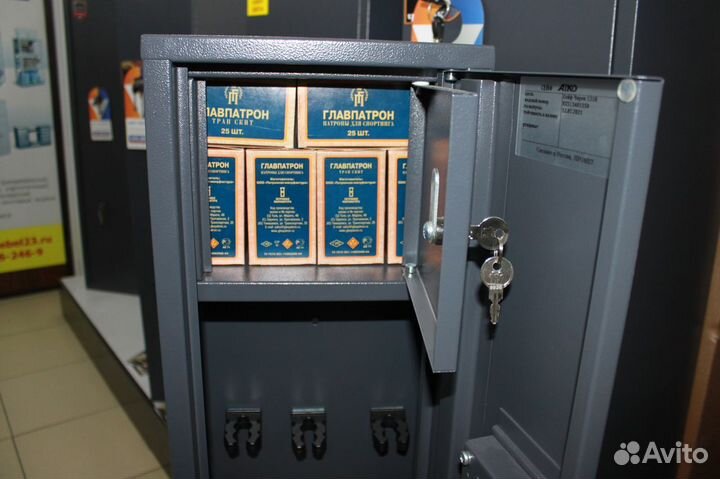 Сейф оружейный на 3 ствола высотой 1 м.30 см