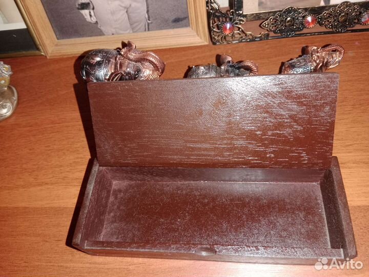 Шкатулка деревянная со слонами, из Тайланда