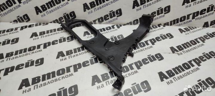 Крепление бампера заднее правое Audi Q7 4LB BAR