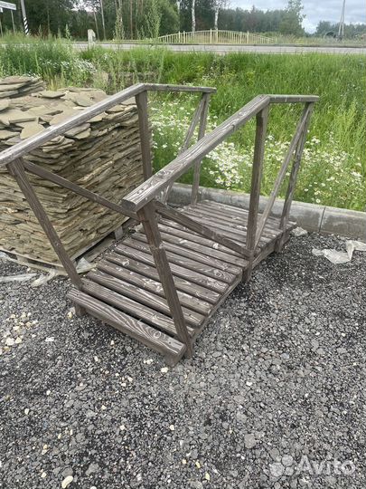 Мостик деревянный