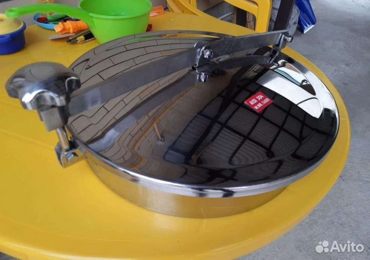 Люк приварной нержавеющий д.35 см