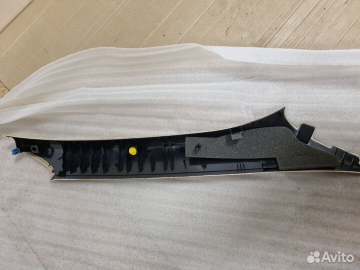 Обшивка передней левой стойки Volvo S60, V70, V70