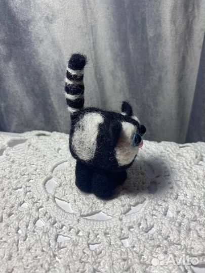 Теплый котёнок из шерсти валяние