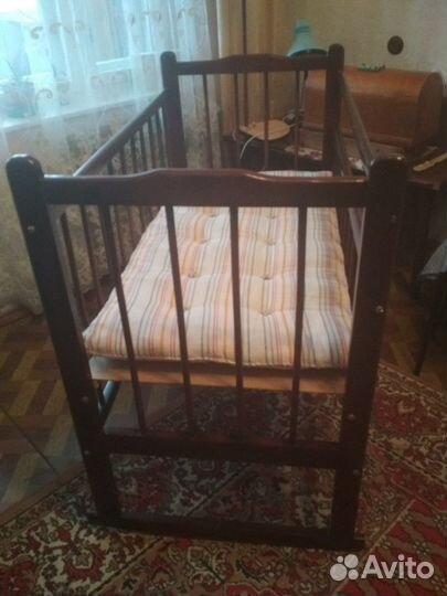 Детская кроватка с новым матрасиком