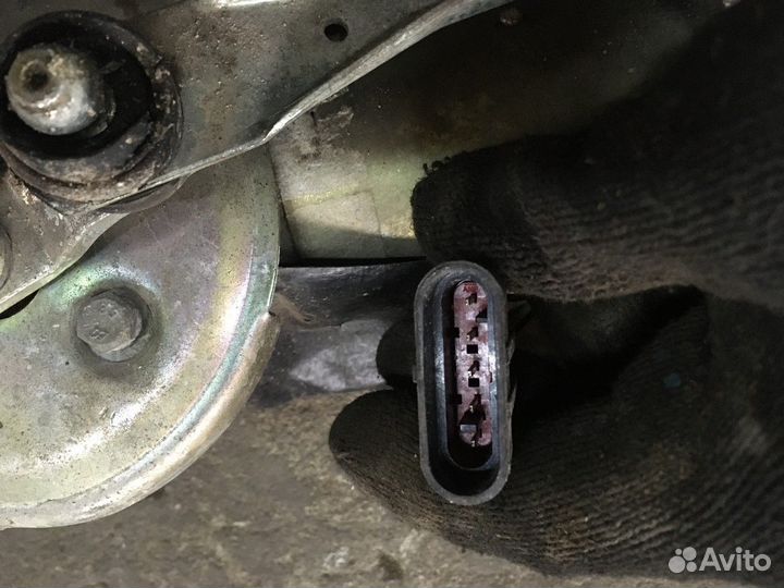 Трапеция стеклоочистителей с мотором (LADA Kalina)