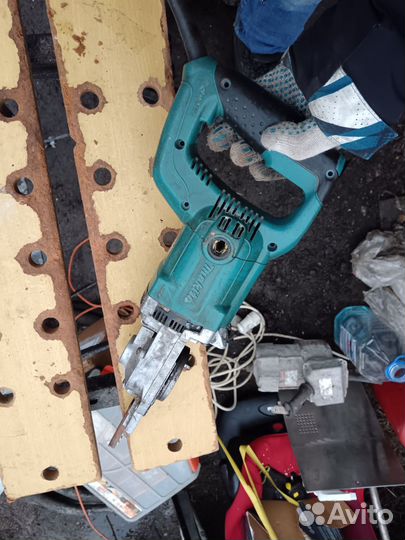 Сабельная пила Makita jr3070ct не рабочая