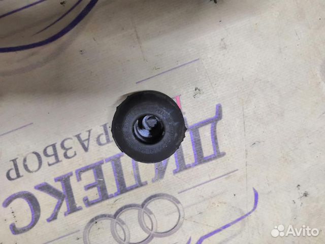 Подушка радиатора основного Audi A6 (C6 4F) 2004