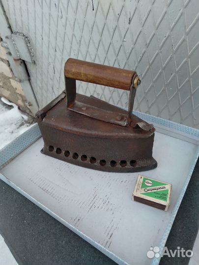 Утюг старинный