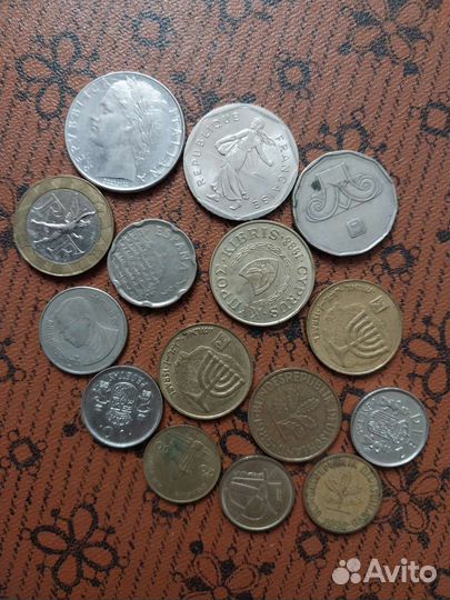 Много монет