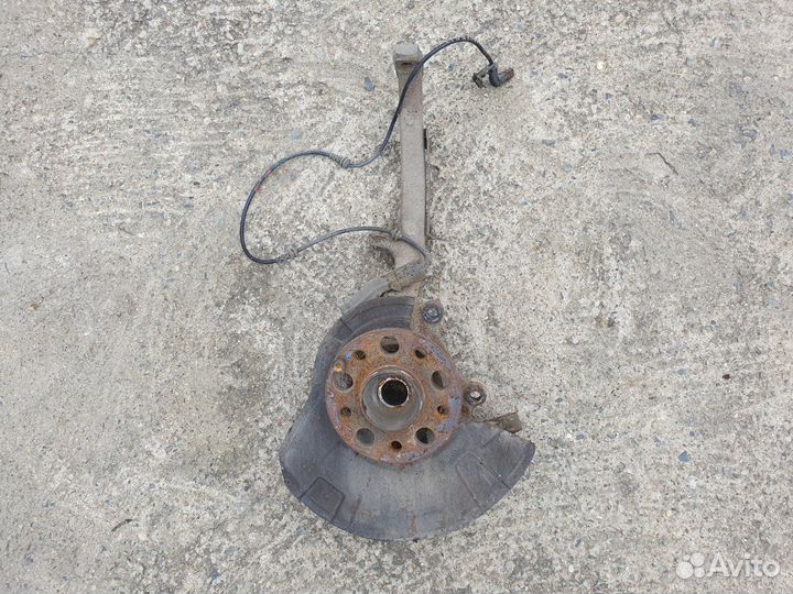 Кулак передний левый для Mercedes W220