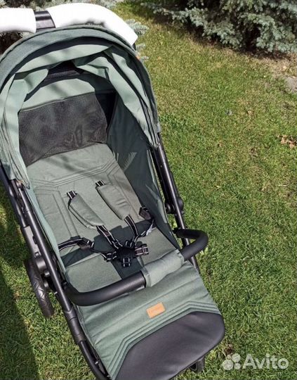 Прогулочная коляска с перекидной ручкой
